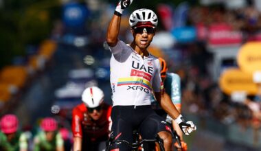 Jhonatan Narvaez wins Giro stage 4