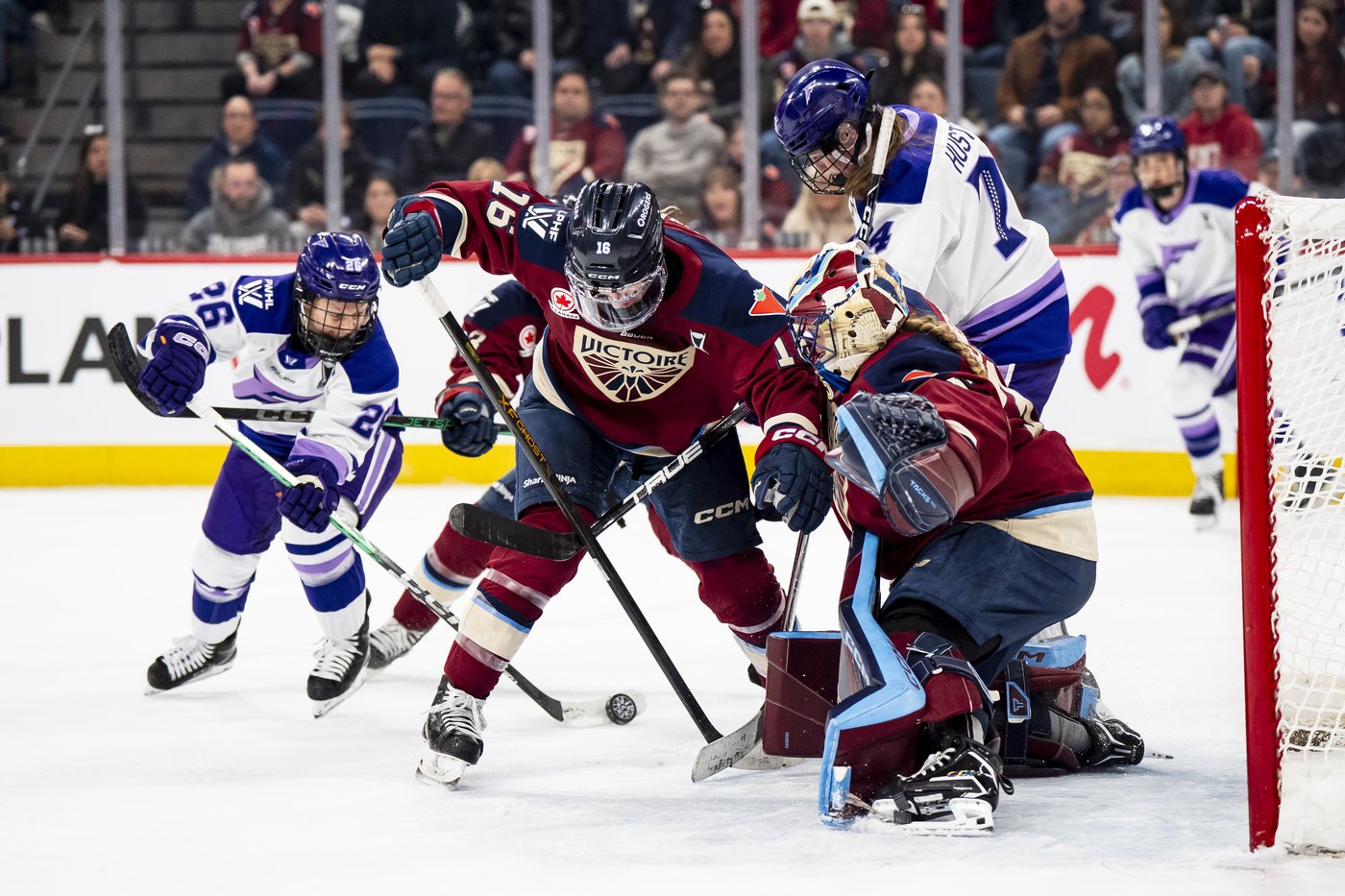 Poulin’s power-play goal lifts Victoire past Frost, Montreal to play Ottawa in final | NanaimoNewsNOW