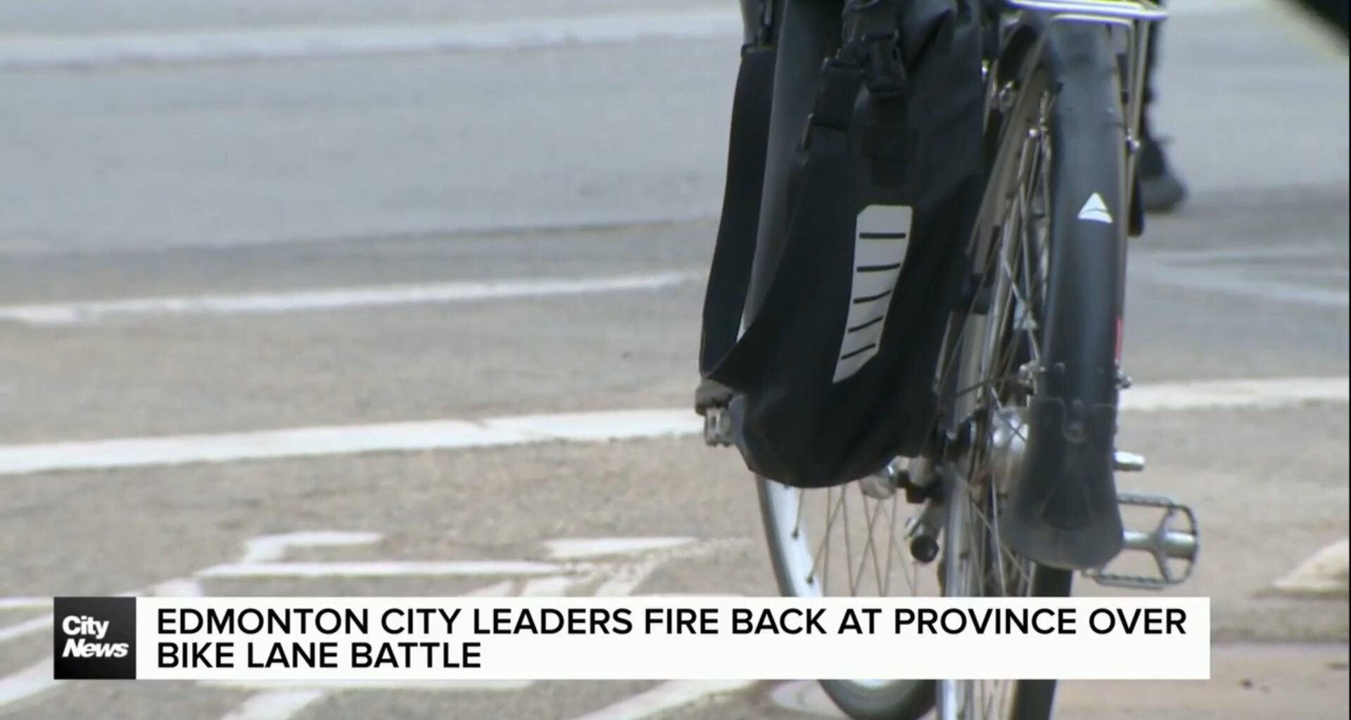 Edmonton city leaders fire back at province over bike lane battle