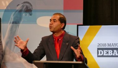 Real estate agent Umar Hayat making another run at Winnipeg mayor's office