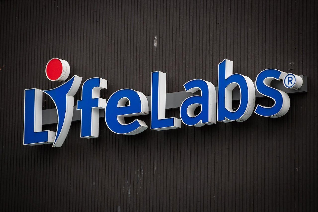 A sign that says "LifeLabs."