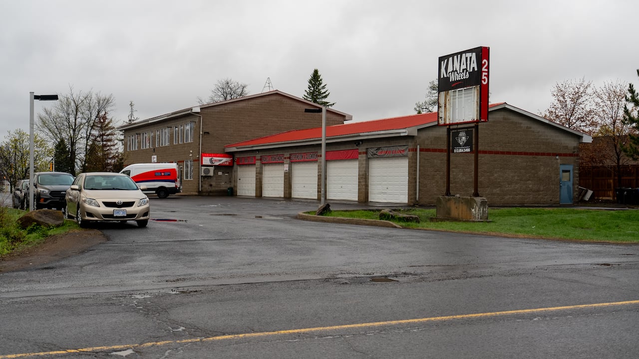 Wide shot of Kanata Wheels, an auto repair shop on 25 Edgewater St