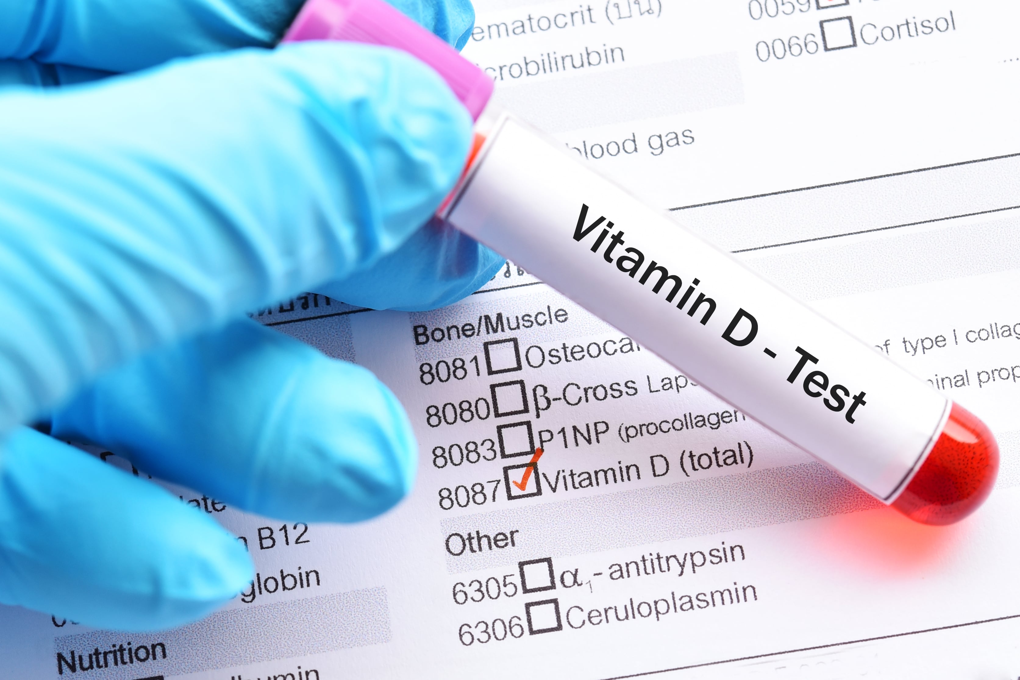 Doses of 600-800IU vitamin D were consistently associated with attaining sufficiency