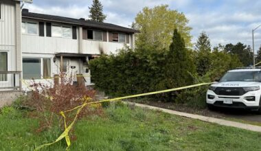 1 dead after Russell Road townhome fire