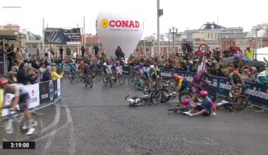 Commentators lash out at Giro d'Italia organisers over crashes