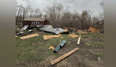 Fierce winds, dust storm cause chaos in southern Manitoba