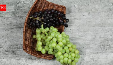 Green Grapes vs Black Grapes: Which has more antioxidants?