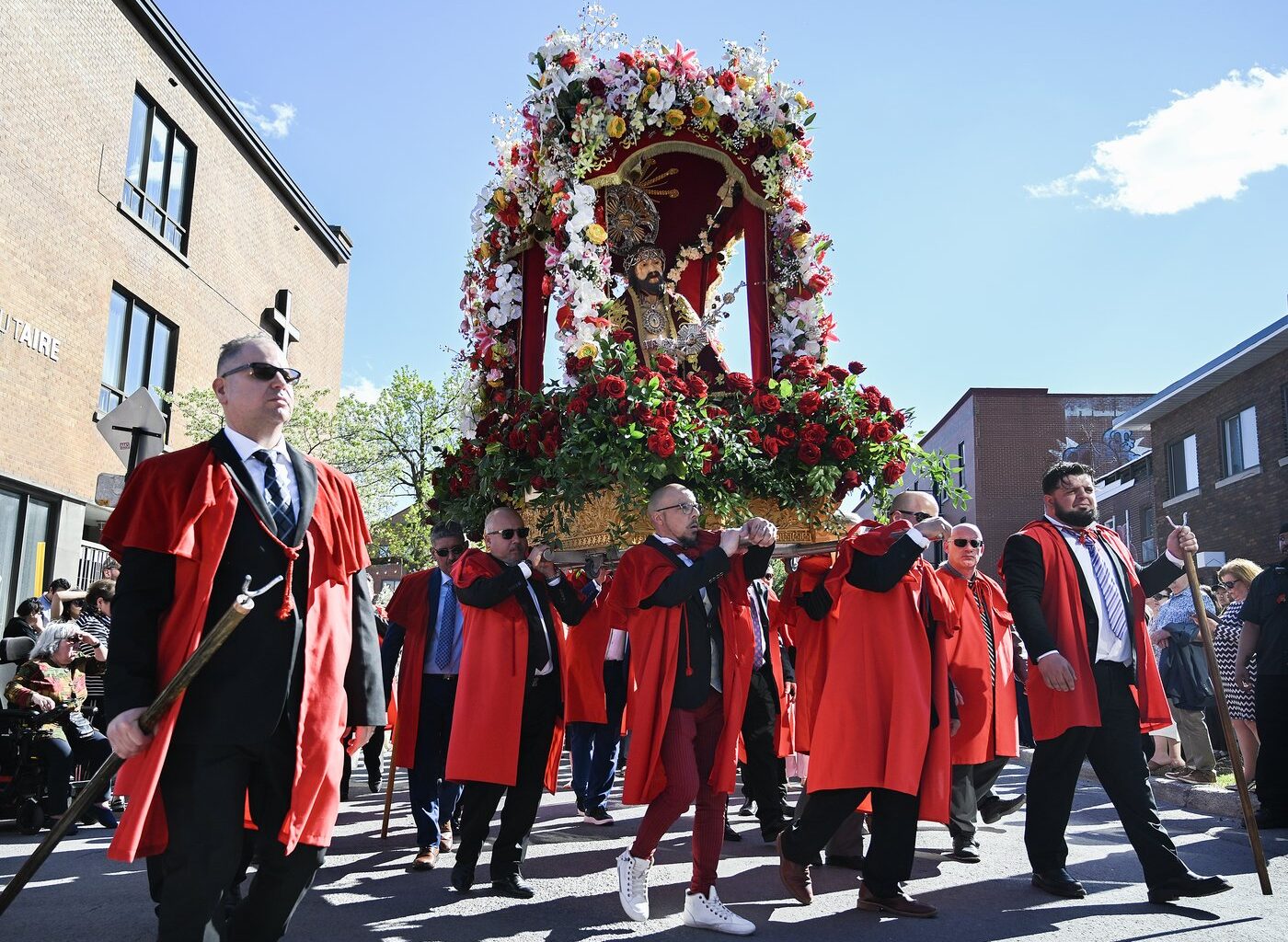 Portuguese procession held in Montreal despite permit refusal | NanaimoNewsNOW
