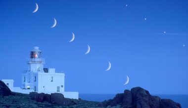 See A Jaw-Dropping Crescent Moon Join Planets After Sunset This Week