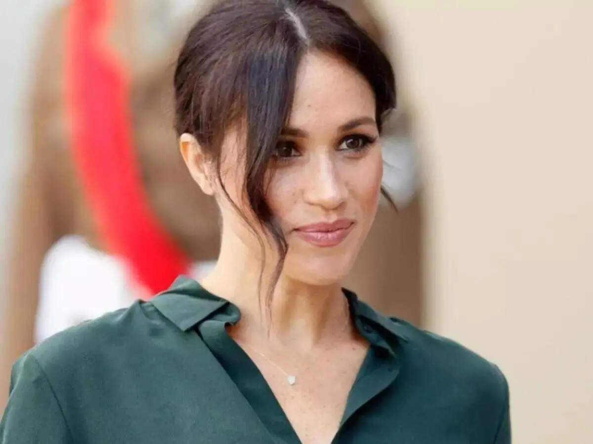 Her routine focuses on sustainability rather than extremes, showing how balance, flexibility, and consistency can create a healthier lifestyle over time. Meghan Markle.