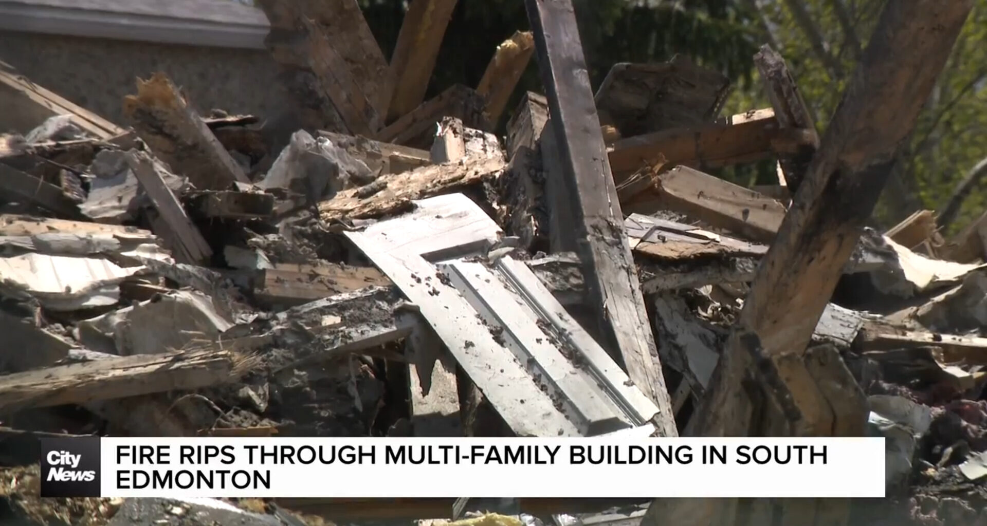 Fire rips through multi-family building in South Edmonton