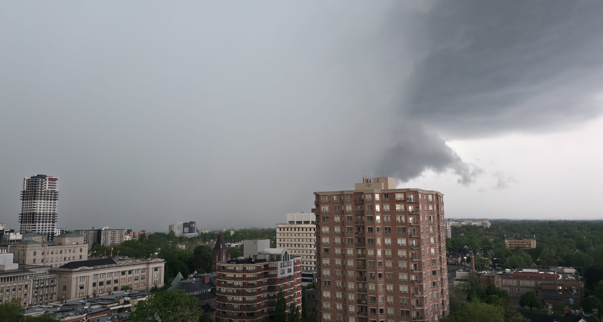 Cleanup begins after severe storms roll through southwestern Ontario, prompting concerns of tornadoes