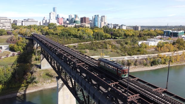 City of Edmonton recommends decommissioning High Level and Low Level bridges