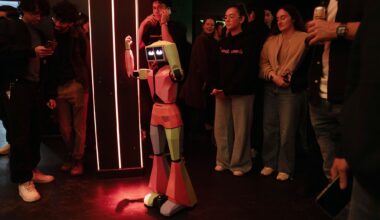 S.F.’s tech crowd hits happy hour — next to a robot boxing ring