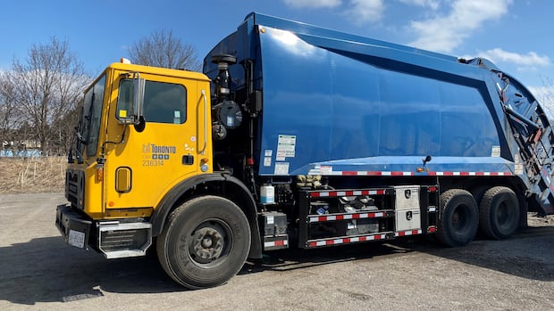Toronto approves rules requiring side guards on heavy duty trucks under contract to city