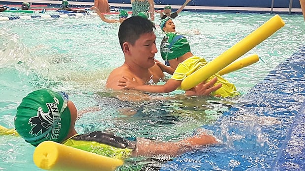 Vancouver council backs free swimming lessons for beginners