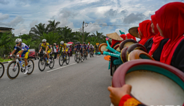 Why are so many former top pros racing in Asia?