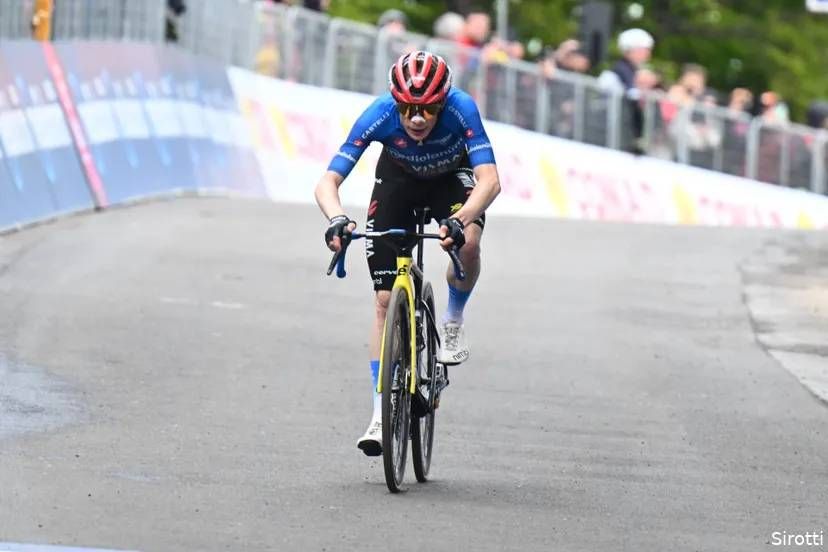 Giro d'Italia 2026 standings | Who's wearing what jersey?