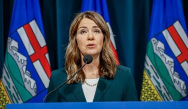 Alberta premier says she'll campaign for pro-Canada side but added referendum question to resolve debate