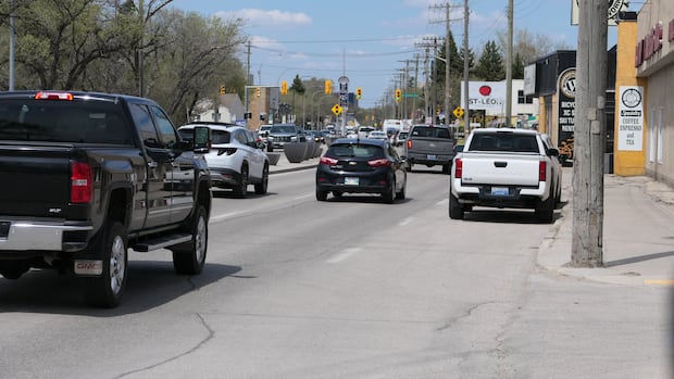 Winnipeg seeks fixes for 'congested and extremely unreliable' stretch of St. Mary's Road