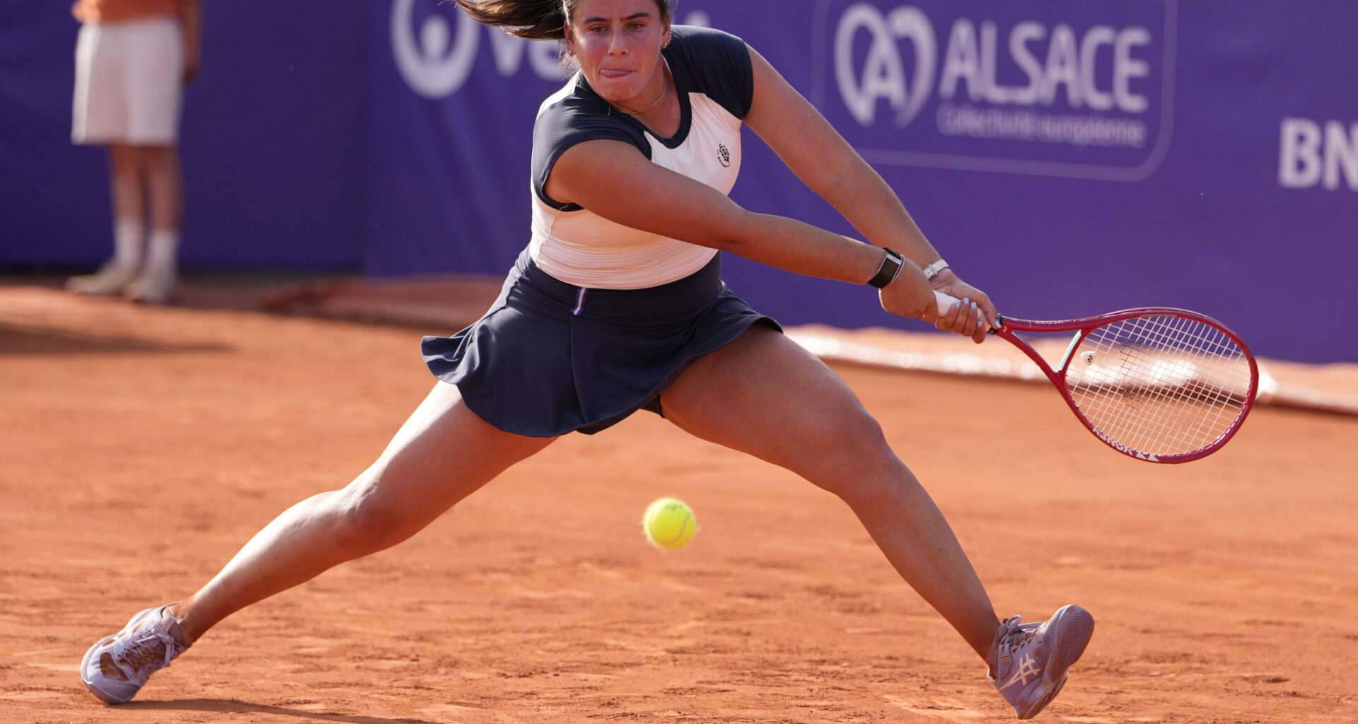 Navarro wins all-American derby vs. Li in Strasbourg; into third WTA final