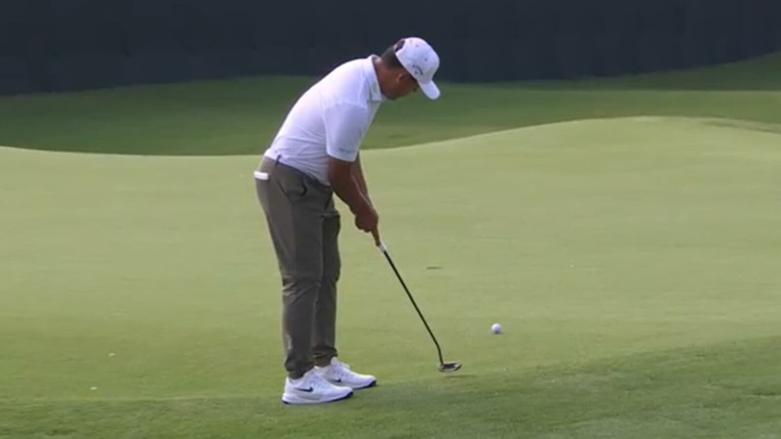 Si Woo Kim drains clutch putt for 12th birdie of the day, scares 59