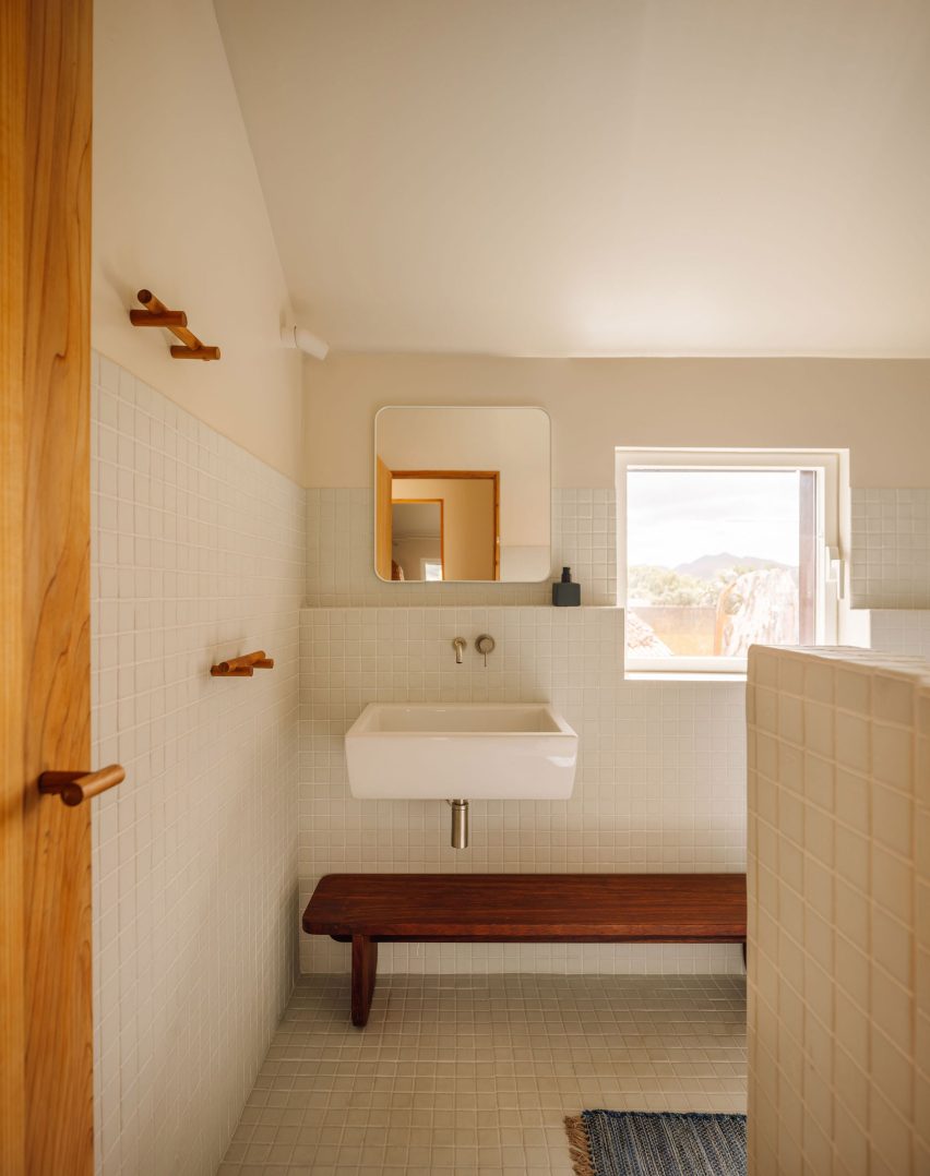 The Blue House Atelier Backlar bathroom