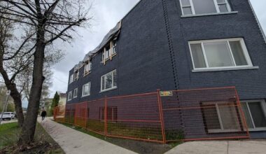 Winnipeg firefighters respond to blazes at apartment building, nature preserve