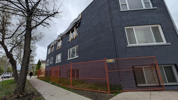 Winnipeg firefighters respond to blazes at apartment building, nature preserve