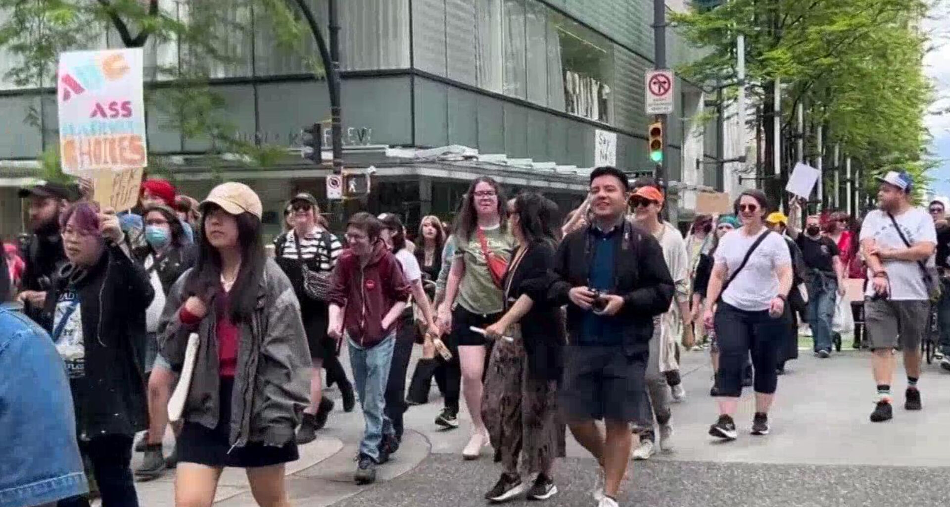 Hundreds march in Downtown Vancouver against proposed AI-data centres