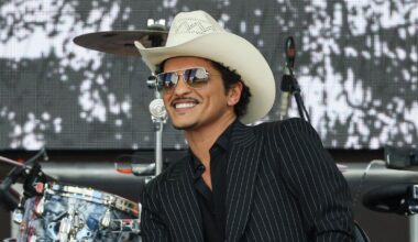Bruno Mars Matches Taylor Swift With A New Top 10 Smash