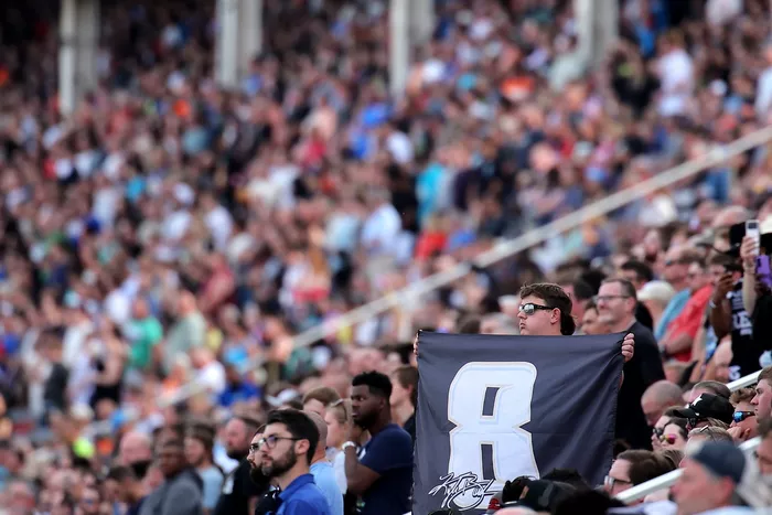 Kyle Busch flag