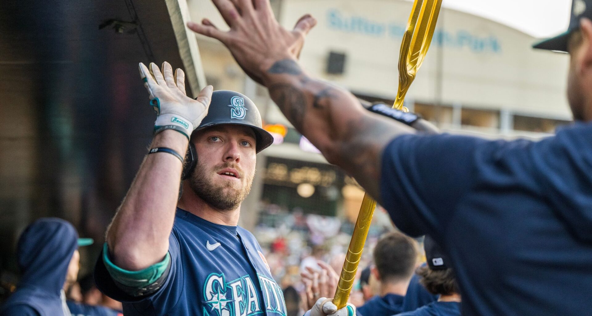 Mariners slug 4 homers in their 9-2 victory over the Athletics