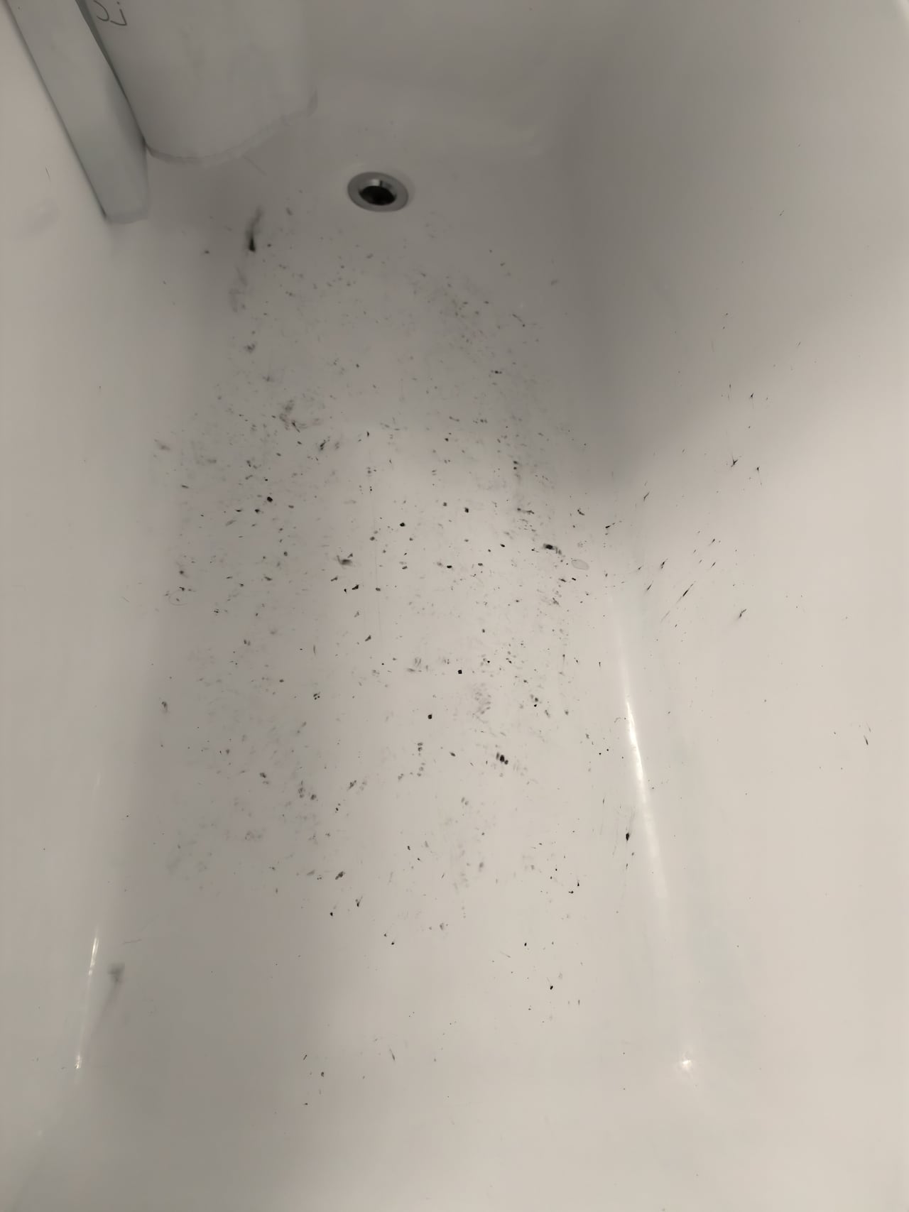 Black flakes in bath tub
