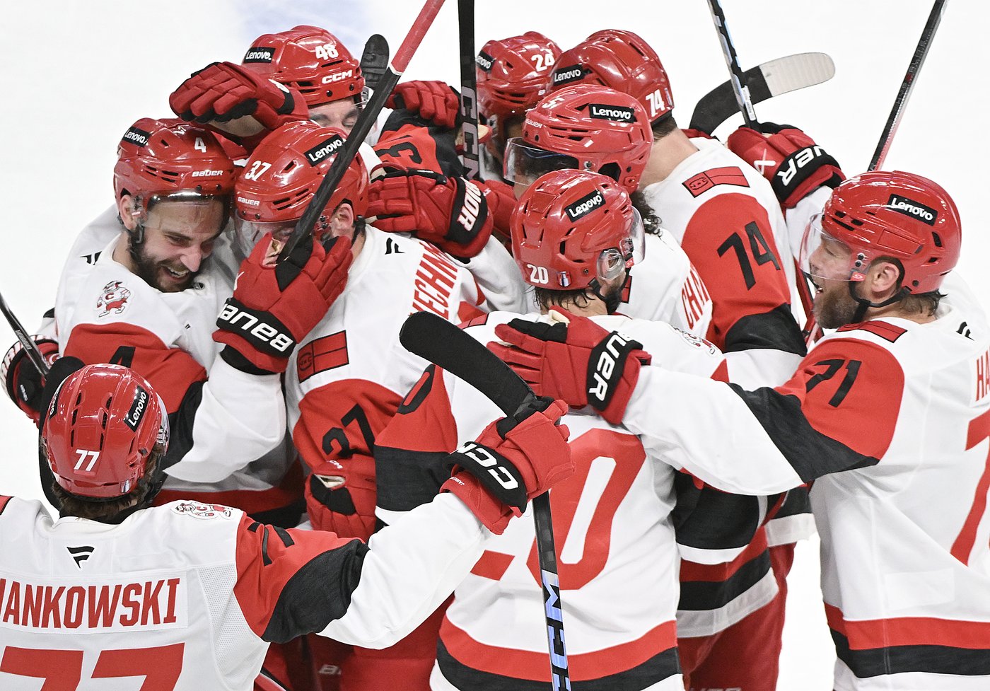Hurricanes rediscover identity to take third-round series lead over Canadiens