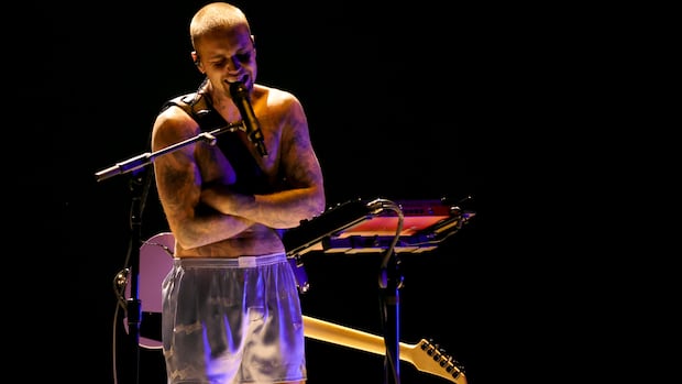 Justin Bieber's best male pop artist win sets American Music Awards record