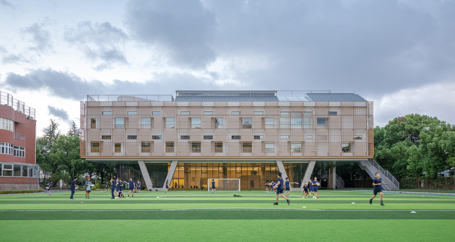 Anna Pao Sohmen Centre at YK Pao School / Scenic Architecture Office