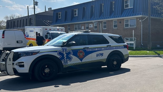 1 dead, 2 injured in fire at Winnipeg apartment complex
