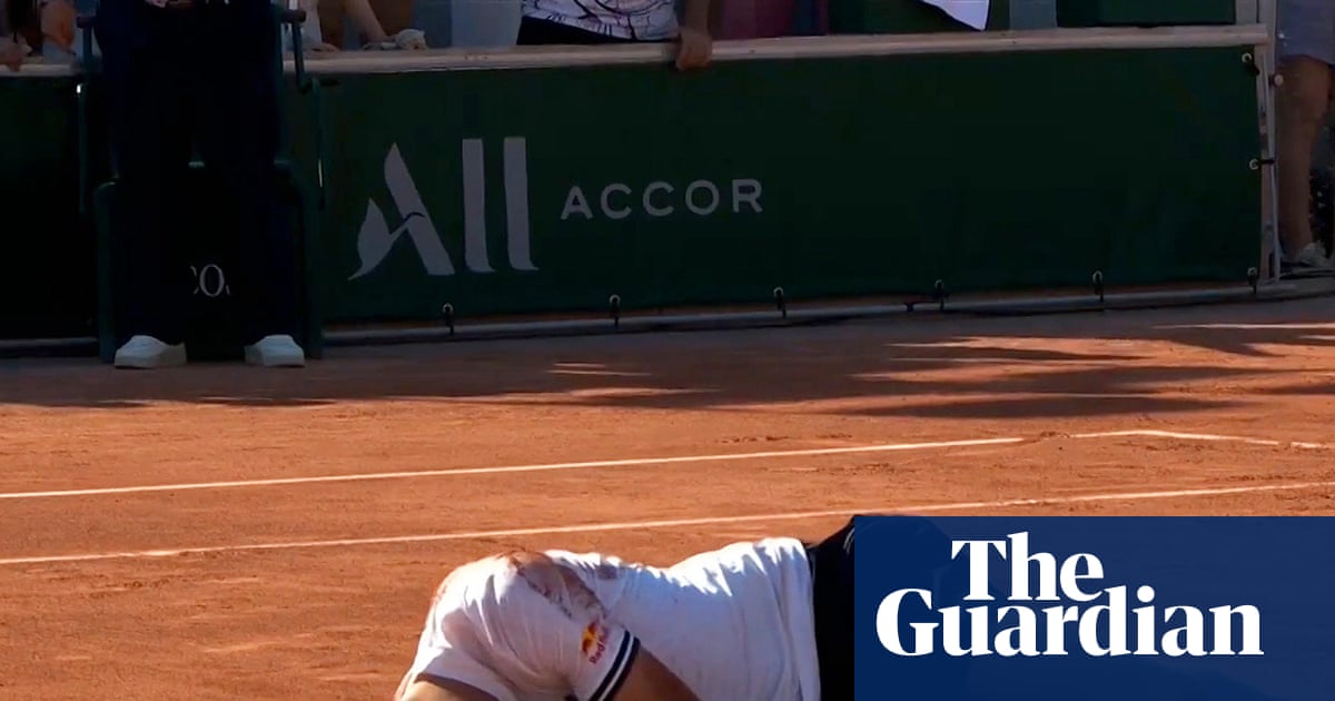Jakub Mensik labels French Open heat ‘insane’ after collapsing at end of five-set win | French Open 2026