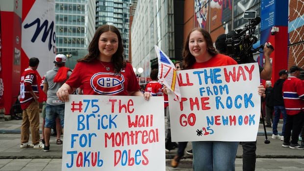 Fans converge on Bell Centre to watch Habs vs. Hurricanes in Game 4