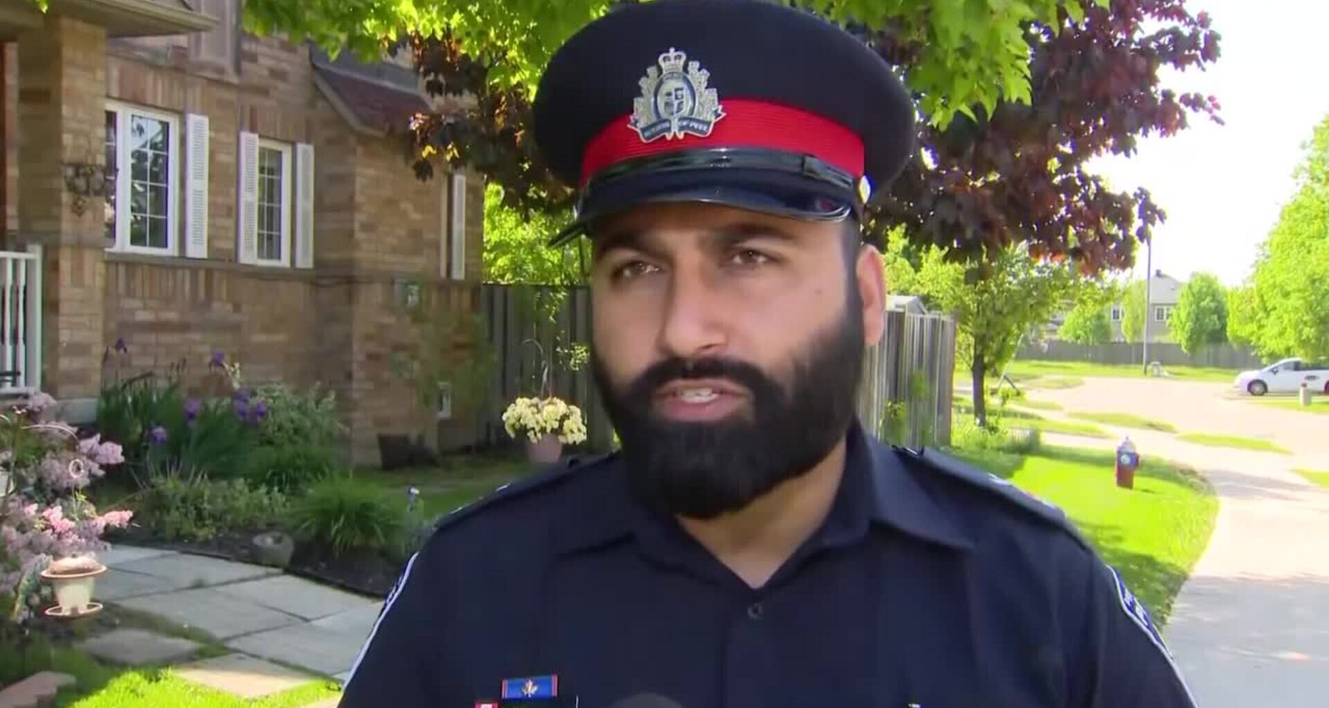 Violent home invasion in Mississauga leaves two injured, suspects on the run