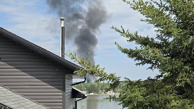 Central Alberta wildfire spurs evacuation order for part of Barrhead County