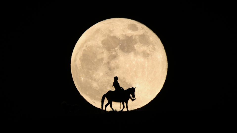 Don’t Miss May’s ‘Blue Moon’ Rise Tonight — Exact Times For Saturday
