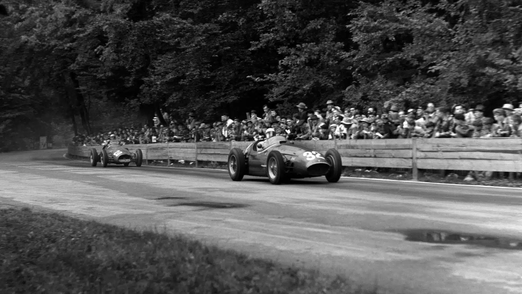 Stirling Moss (Maserati) leads Froilan Gonzalez (Ferrari) in the 1954 Swiss Grand Prix in Bremgarten