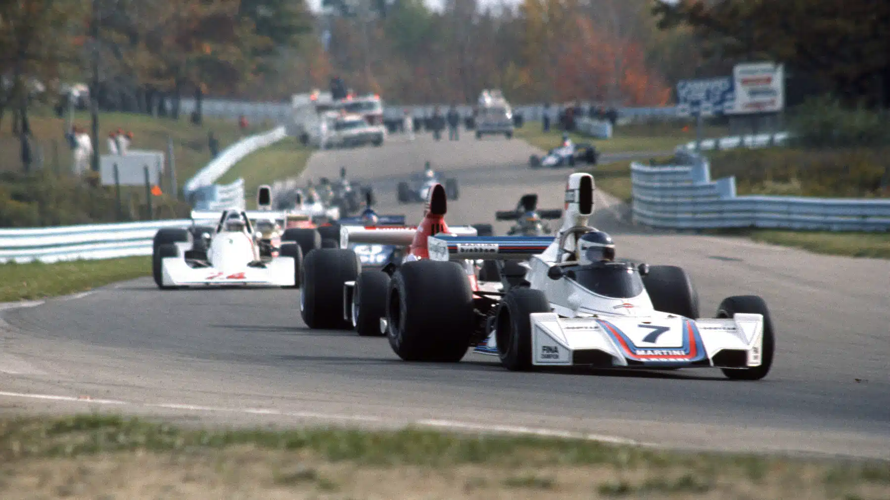 Carlos Reutemann (Brabham-Ford) leads Mario Andretti (Parnelli-Ford) and others in the 1975 United States Grand Prix in Watkins Glen