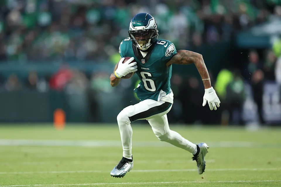 Philadelphia Eagles wide receiver DeVonta Smith (6) in action against the San Francisco 49ers.