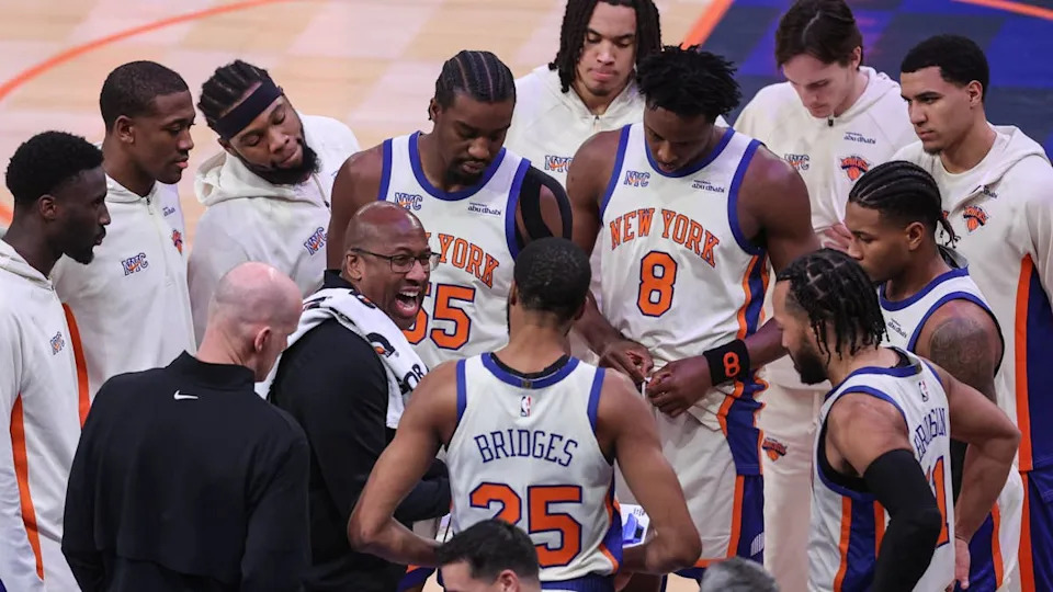 Jan 2, 2026; New York, New York, USA; New York Knicks head coach Mike Brown addresses the team prior to the start of the game against the <a class="link " href="https://sports.yahoo.com/nba/teams/atlanta/" data-i13n="sec:content-canvas;subsec:anchor_text;elm:context_link" data-ylk="slk:Atlanta Hawks;sec:content-canvas;subsec:anchor_text;elm:context_link;itc:0" data-yga="{"yLinkElement":"context_link","yModuleName":"content-canvas","yLinkText":"Atlanta Hawks","ySubModuleName":"anchor_text","yHasCommerce":false}">Atlanta Hawks</a> at Madison Square Garden. Mandatory Credit: Wendell Cruz-Imagn Images© Wendell Cruz-Imagn Images&period;