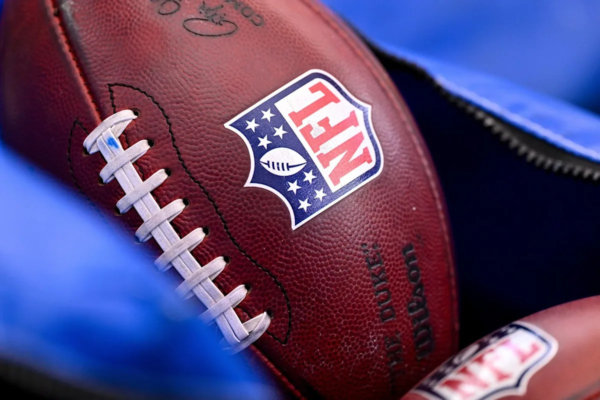 NFL and the NFL Referees Association are moving closer toward a new deal, AP source says