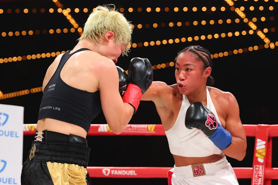 NEW YORK, NEW YORK - APRIL 17: Alycia Baumgardner lands a right hand on Bo Mi Re Shin during their IBF, WBA, WBO, and Ring Magazine super featherweight championship bout at the Infosys Theater at Madison Square Garden on April 17, 2026 in New York City. (Photo by Ed Mulholland/Getty Images)