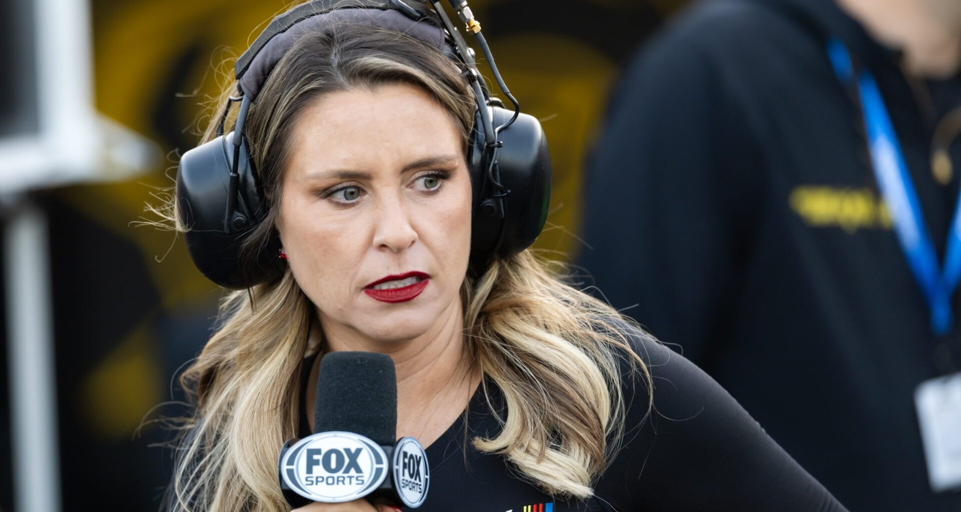 NASCAR pit crew member shields Fox reporter from 4,000-pound runaway cart